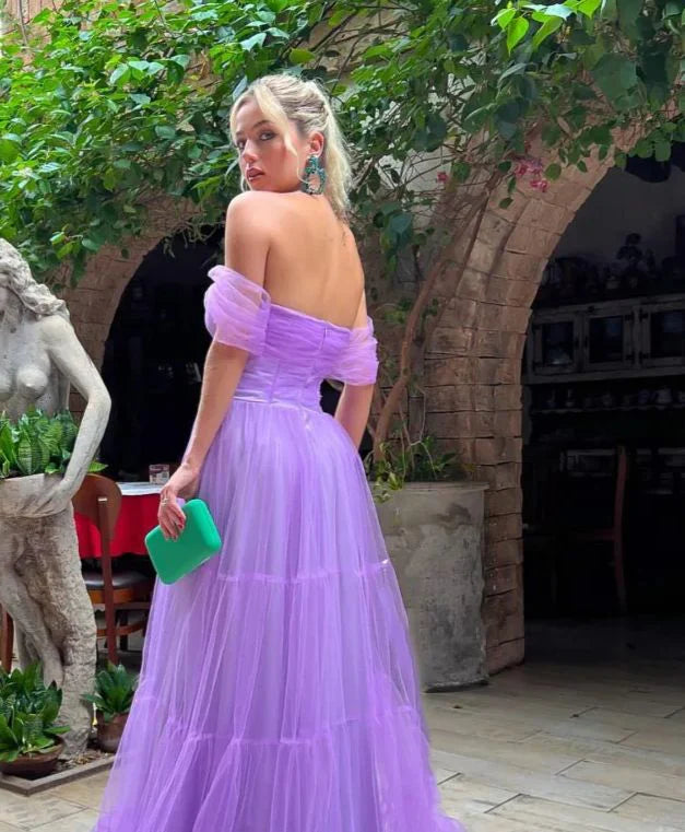 Vestido elegante de tul morado con corte en A y hombros descubiertos para fiesta de graduación / Tiendas con vestidos de fiesta